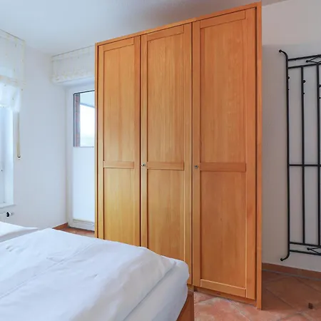 Strandburg, 7 *
